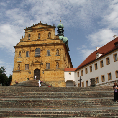 Průčelí kostela