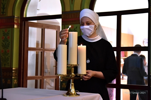Sestra Kristýna dělá poslední přípravy
